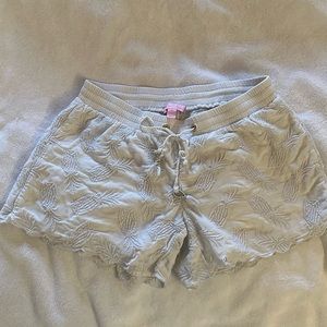 🍍 Lilly Pulitzer white pineapple shorts🍍